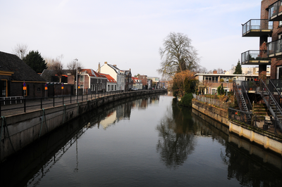 903996 Gezicht op de Vecht te Utrecht, vanaf de David van Mollembrug, met links de Hogenoord.